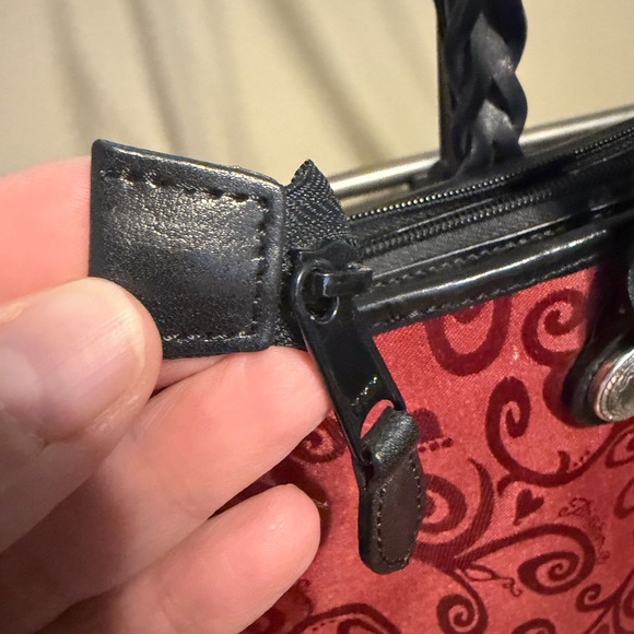 Brighton Collectibles Red Swirl Jacquard Shoulder Bag Tote Zip Top Heart Charm - Picture 6 of 8